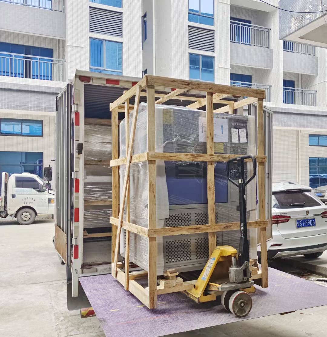 紫外老化試驗(yàn)箱出貨.png